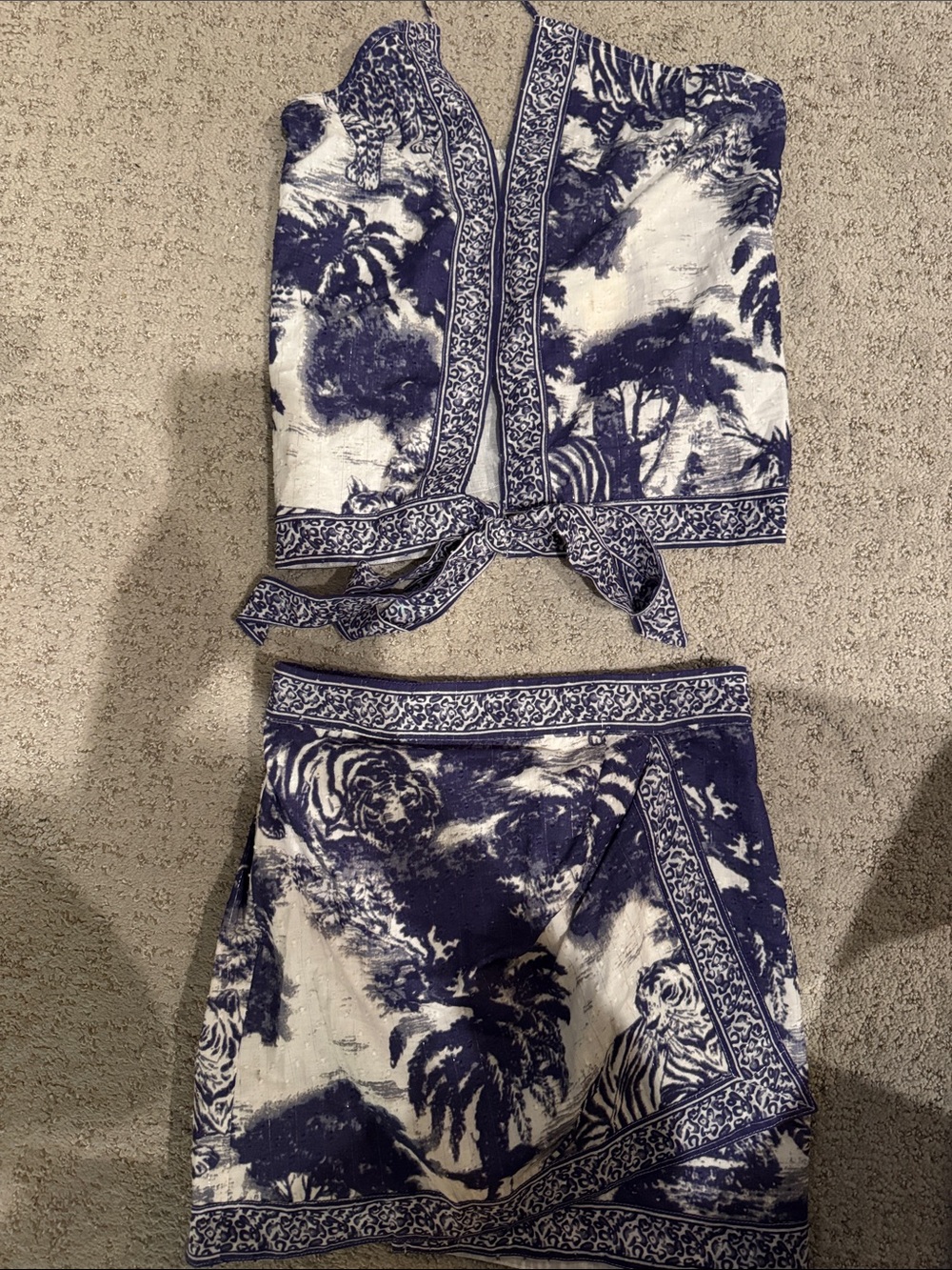 Benaar 2 Piece Blue and White Tropical Print Set